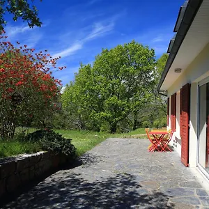 https://aux-arbres-chanteurs.inbrittany.com